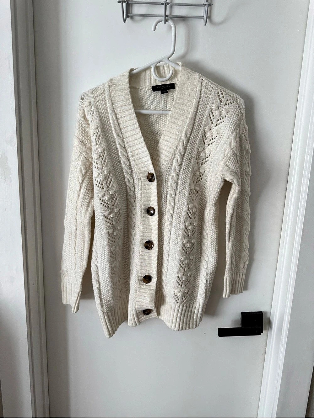 Ann Taylor Petite Cable Knit V-Neck Cardigan in Cream Size Medium Like New